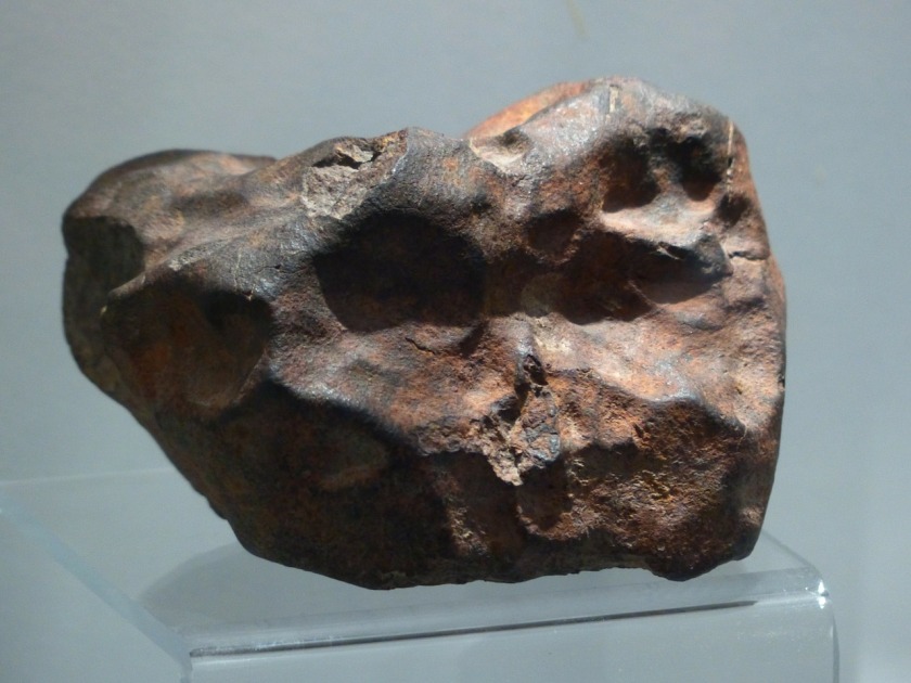 حجر نيزكي meteorite